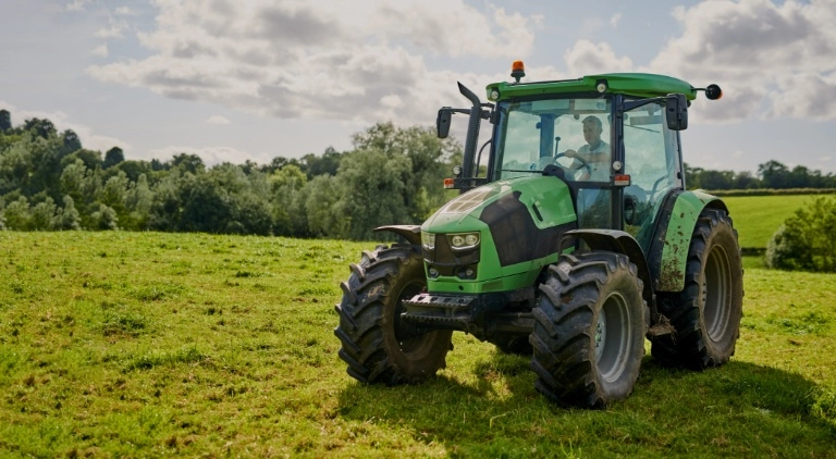 zielony traktor